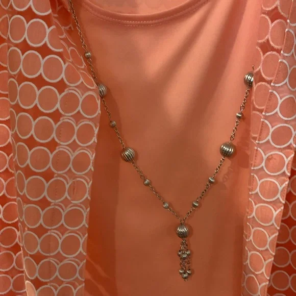 NWT Beautiful coral colored blouse w/ attached tank and silver tone necklace - Picture 4 of 9